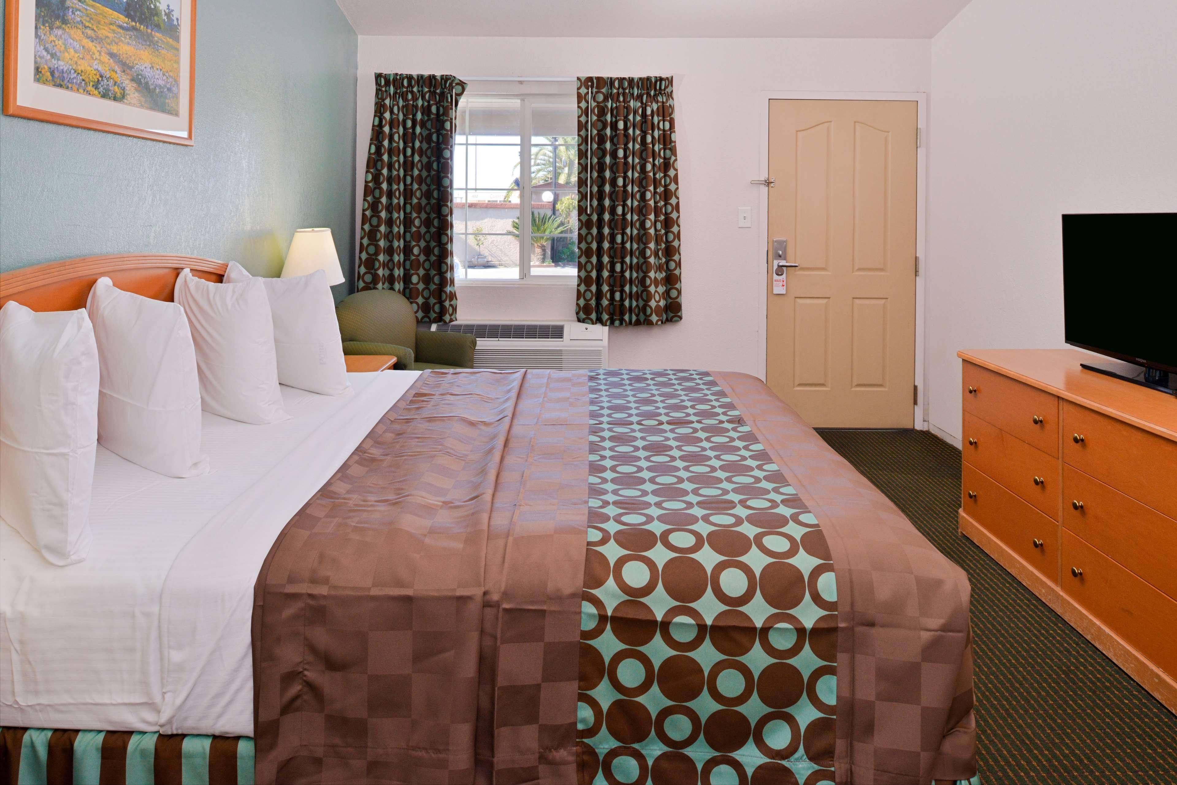 Americas Best Value Inn Los Banos Exterior photo
