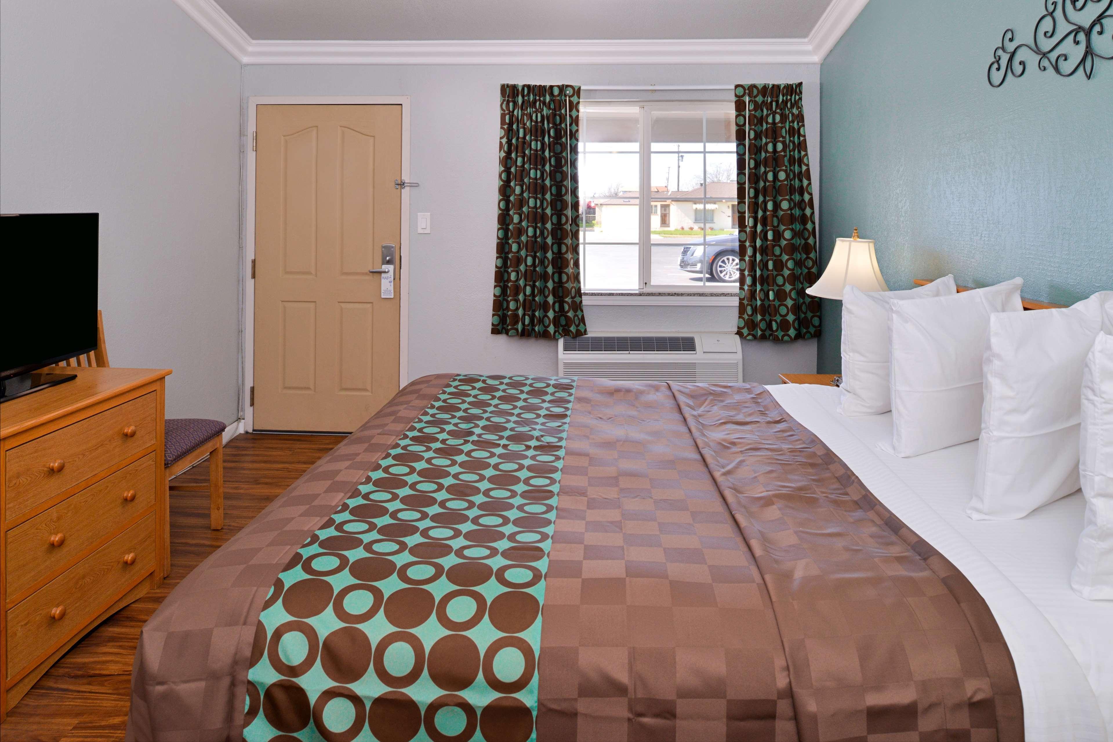 Americas Best Value Inn Los Banos Exterior photo