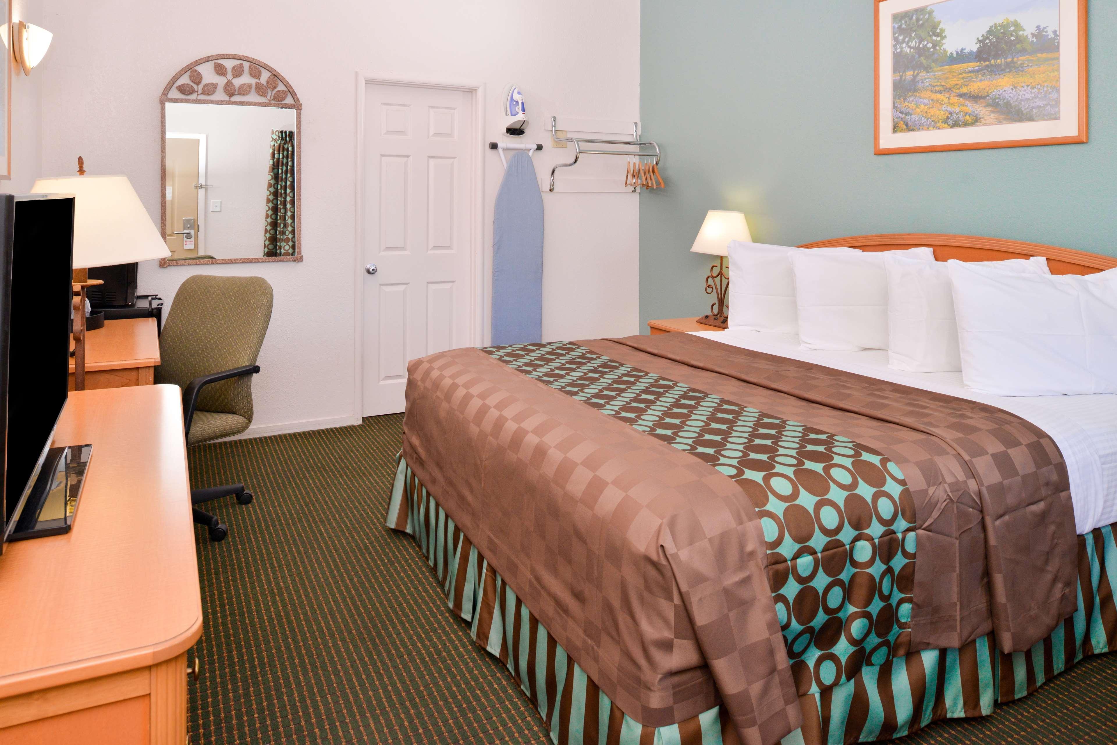 Americas Best Value Inn Los Banos Exterior photo